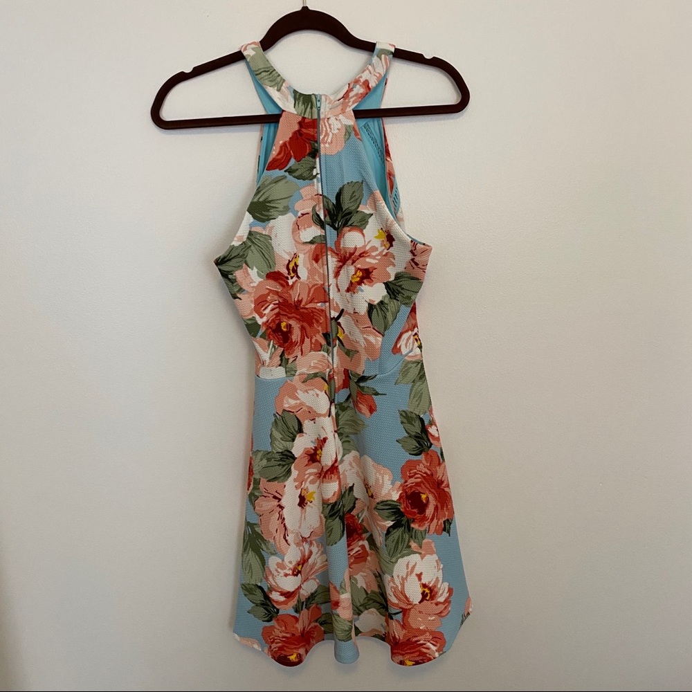 Dress - Picture 2 of 4
